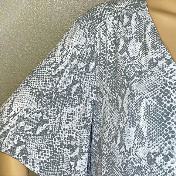 Time And Tru MIDI Wrap Snake Print Dress Gray and White Size XXL - Picture 4 of 12